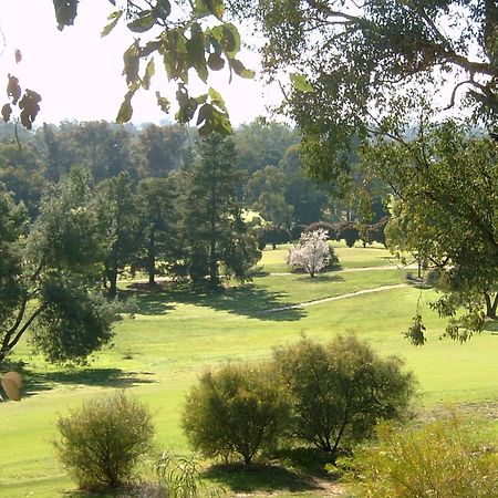 Commercial Golf Resort Albury Exterior photo