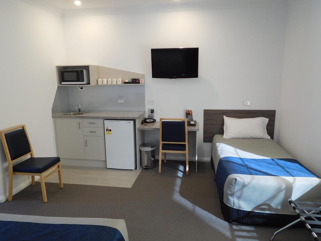 Commercial Golf Resort Albury Room photo