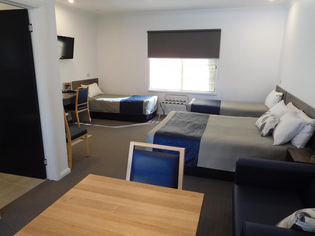 Commercial Golf Resort Albury Room photo