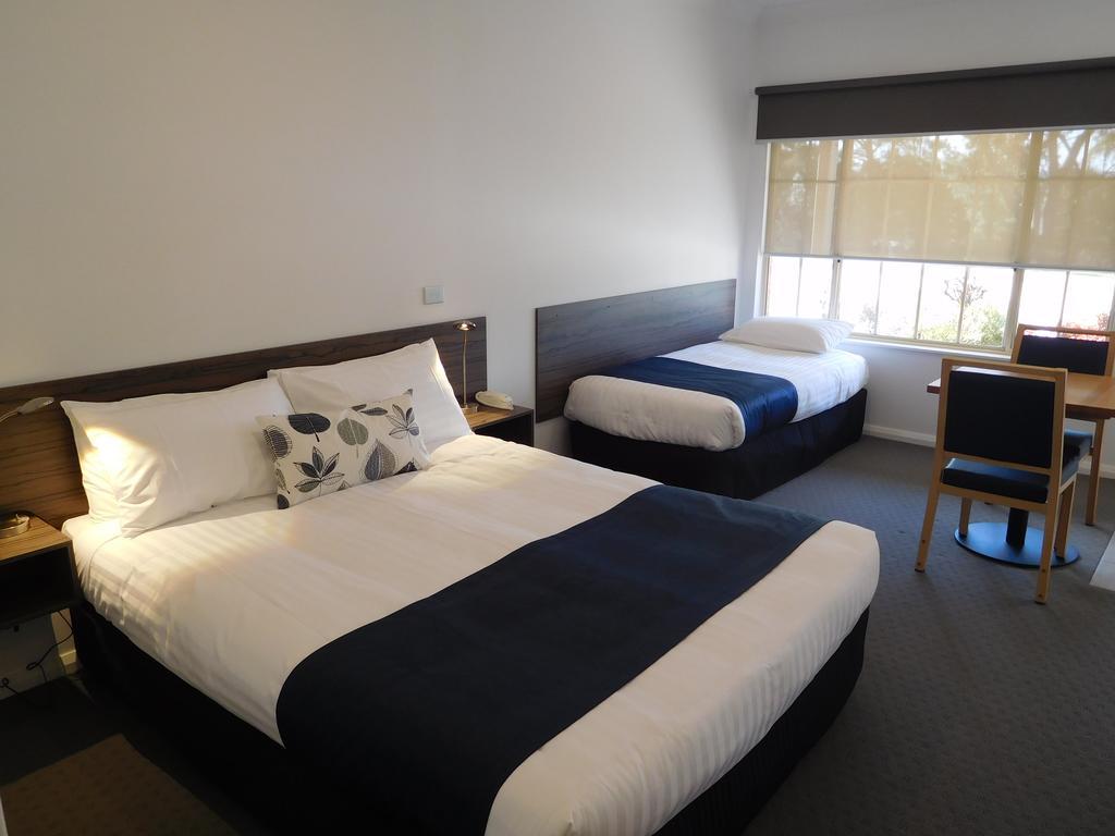 Commercial Golf Resort Albury Room photo