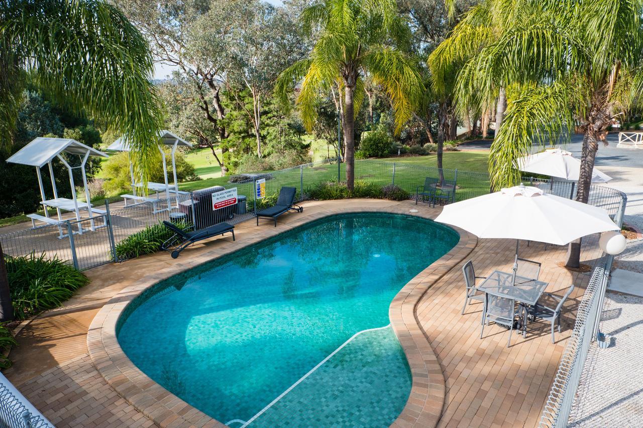 Commercial Golf Resort Albury Exterior photo